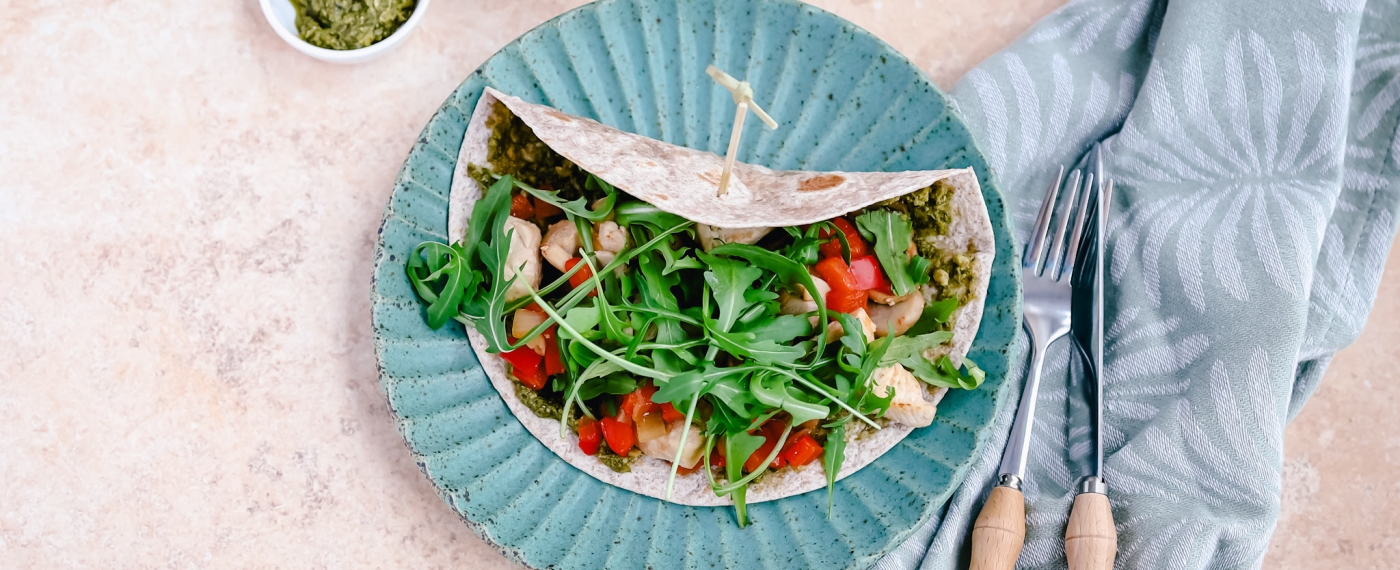 Wrap met kip, pesto & gegrilde groenten